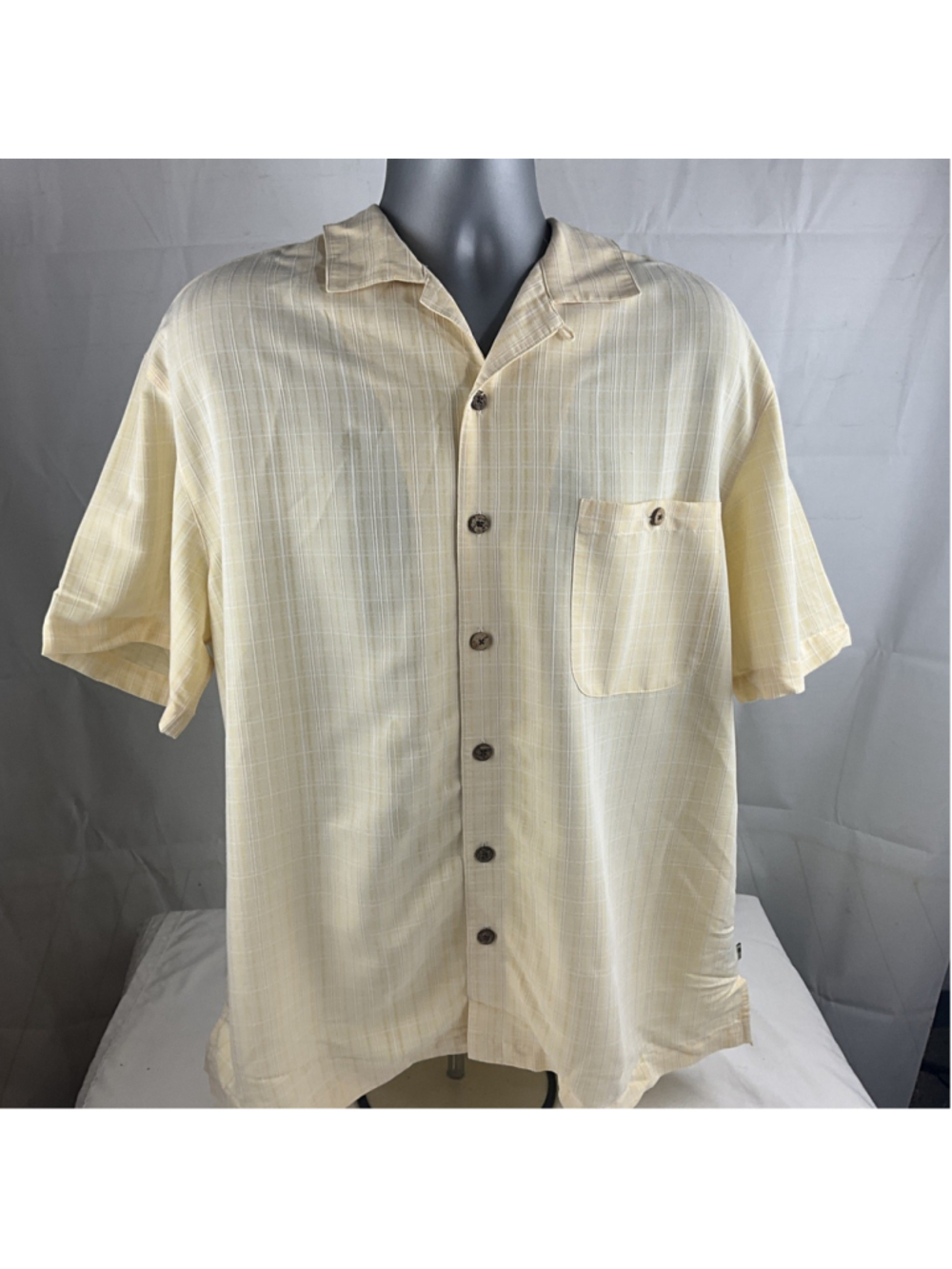 Men’s Tommy Bahama Button Up Shirt Size XL 100% Rayon